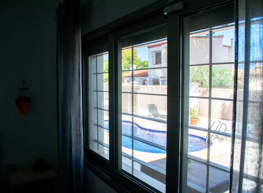 Resale - Villa - Orihuela Costa - Punta Prima