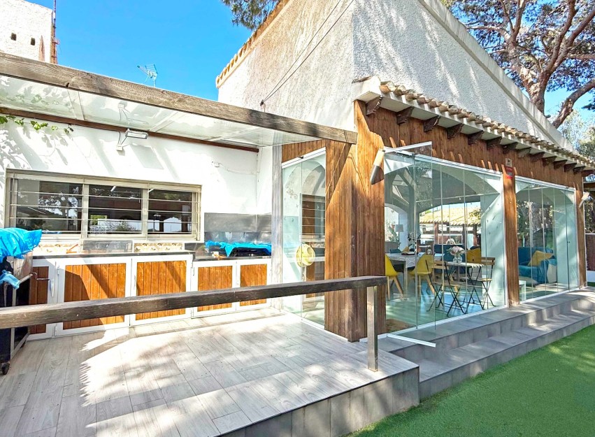 Resale - Villa - Orihuela Costa - Punta Prima