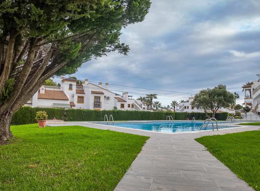 Resale - Villa - Orihuela Costa - Villamartín
