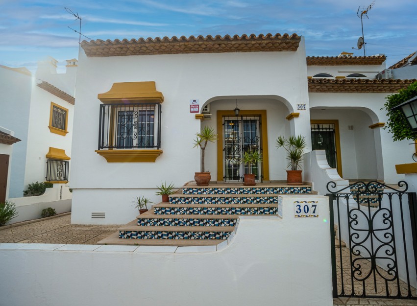 Resale - Villa - Orihuela Costa - Villamartín
