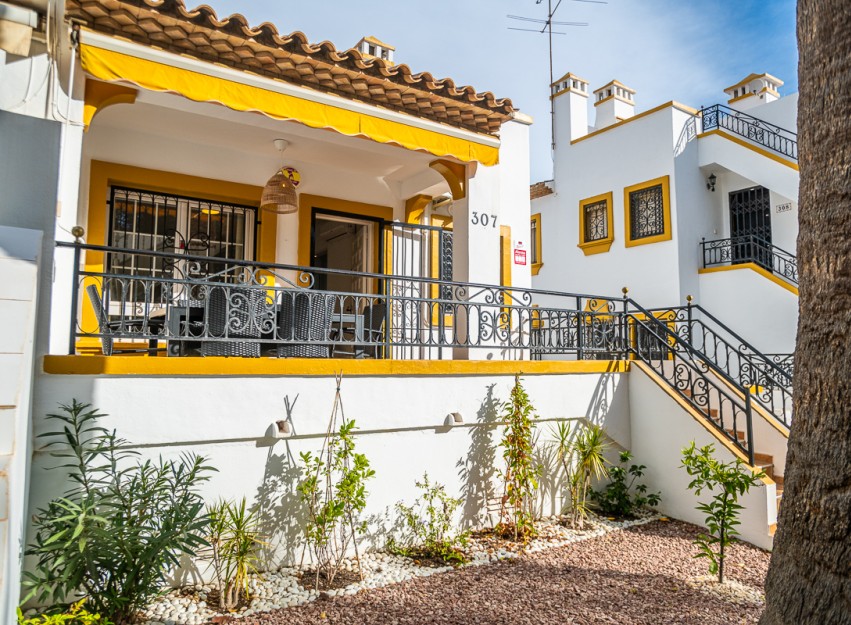 Resale - Villa - Orihuela Costa - Villamartín