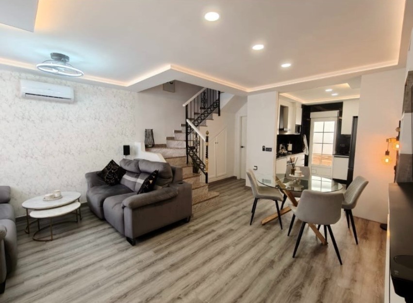 Resale - Villa - Orihuela Costa - Villamartín