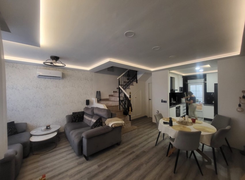Resale - Villa - Orihuela Costa - Villamartín