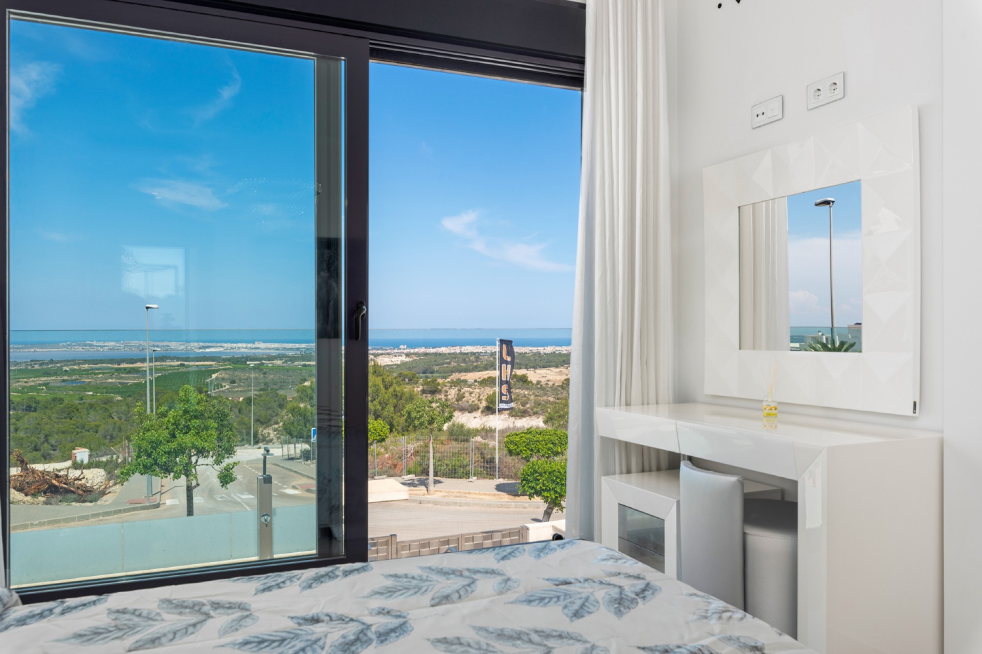 Resale - Villa - San Miguel de Salinas