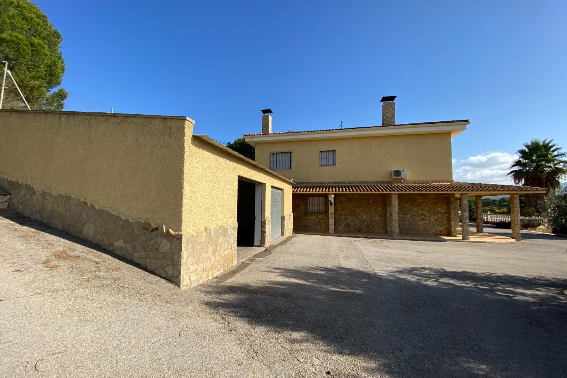 Resale - Villa - Sax