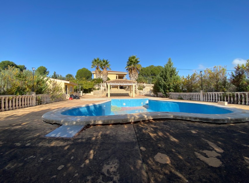 Resale - Villa - Sax