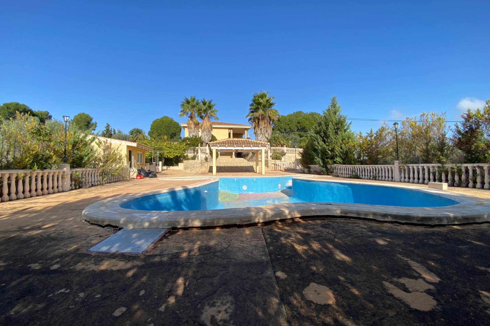 Resale - Villa - Sax