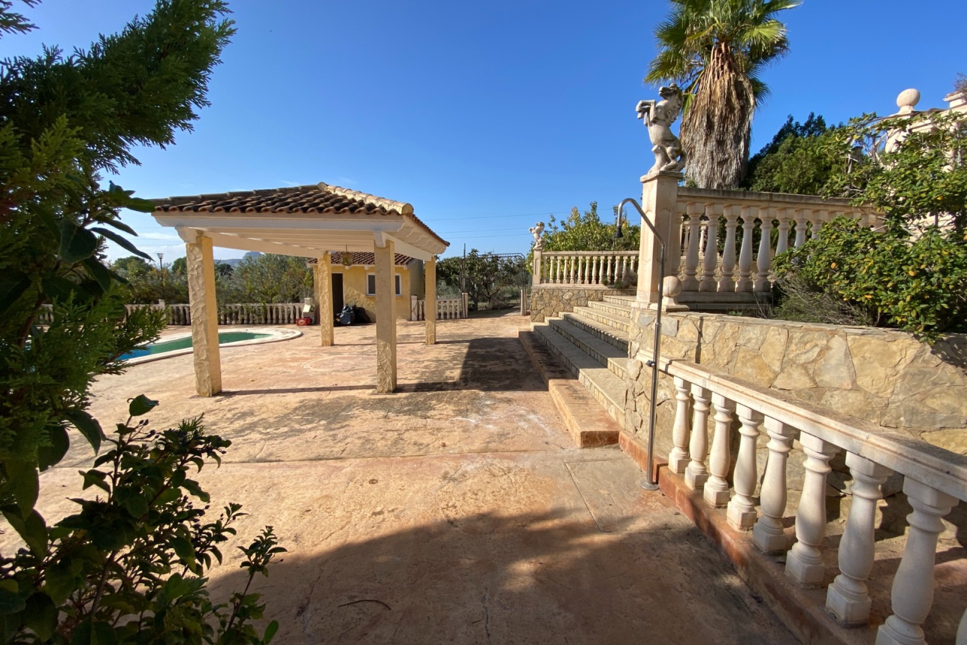 Resale - Villa - Sax
