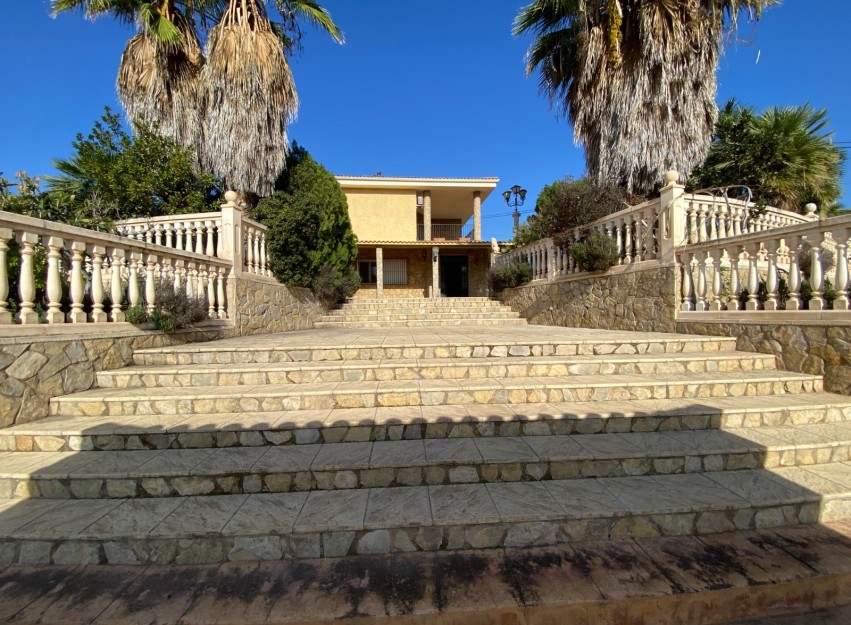 Resale - Villa - Sax