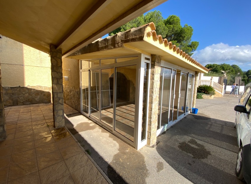 Resale - Villa - Sax