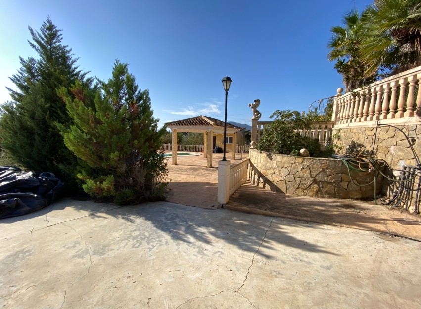 Resale - Villa - Sax