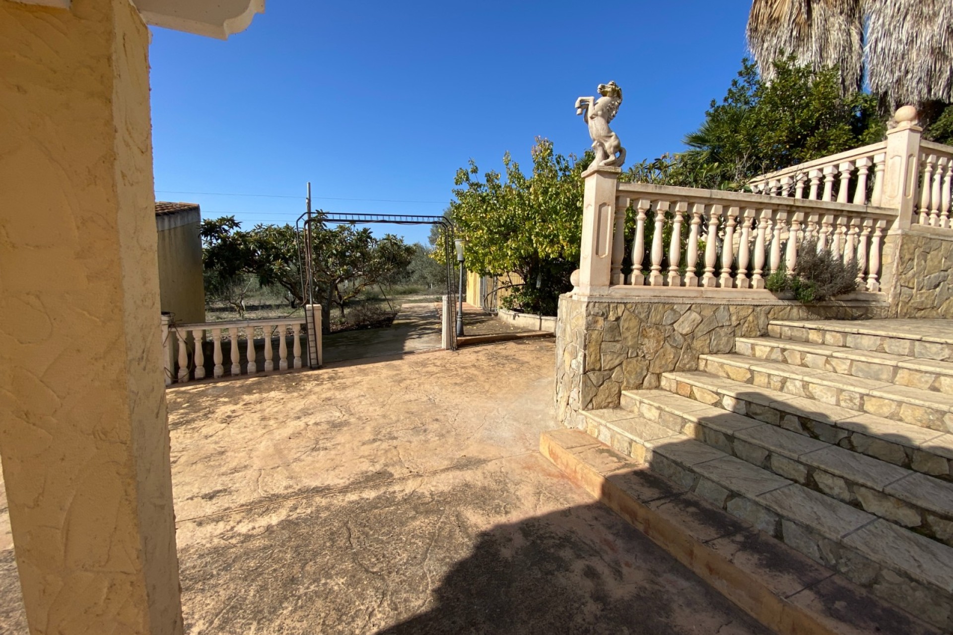 Resale - Villa - Sax