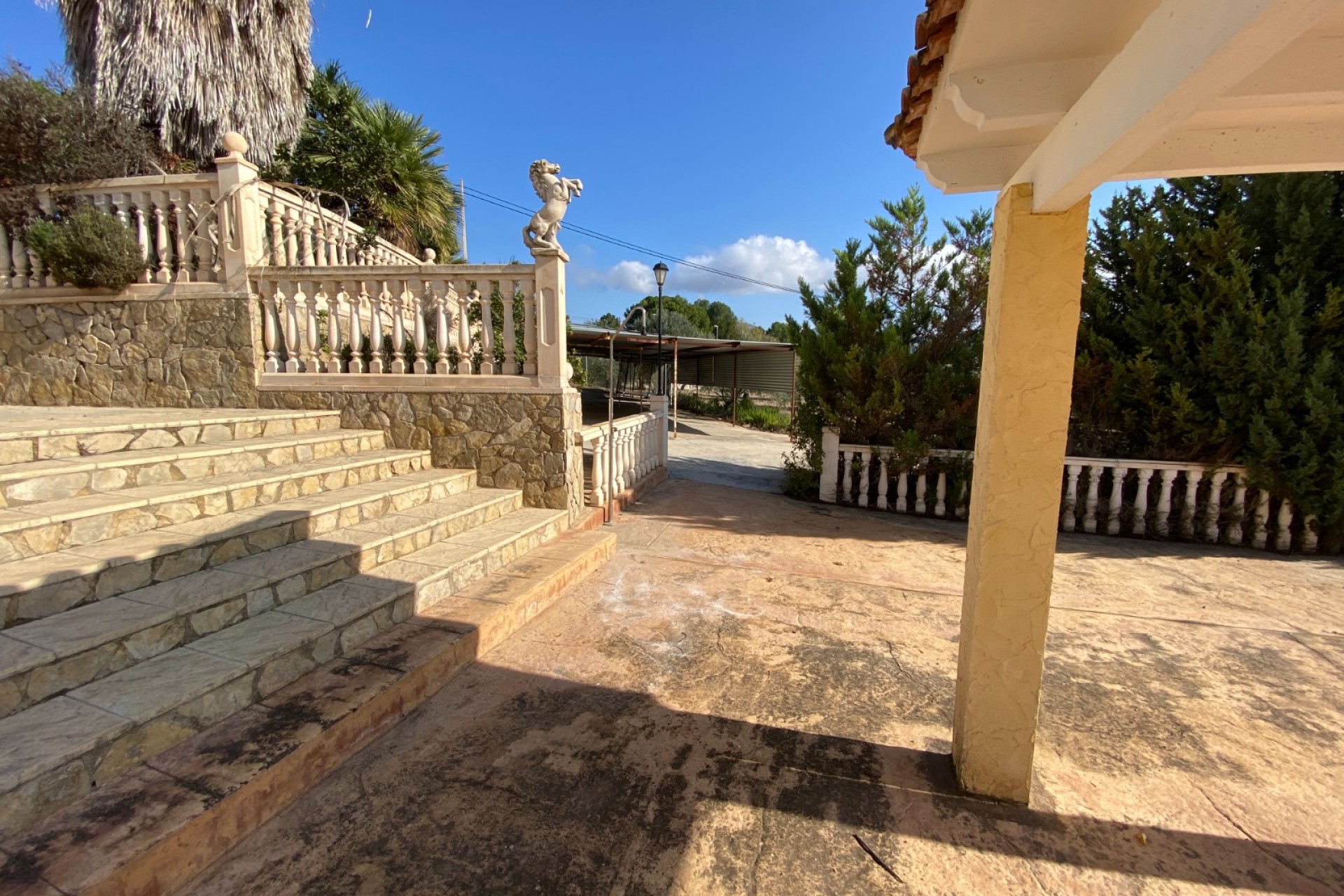 Resale - Villa - Sax