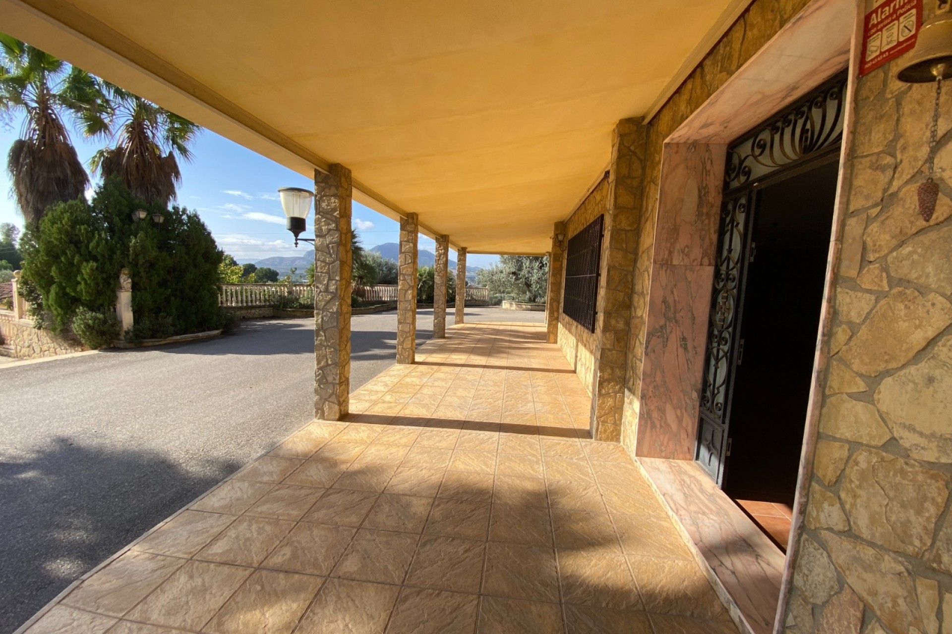 Resale - Villa - Sax