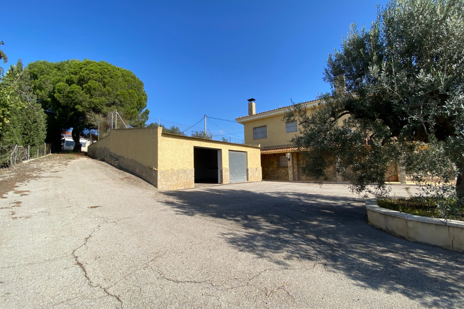 Resale - Villa - Sax