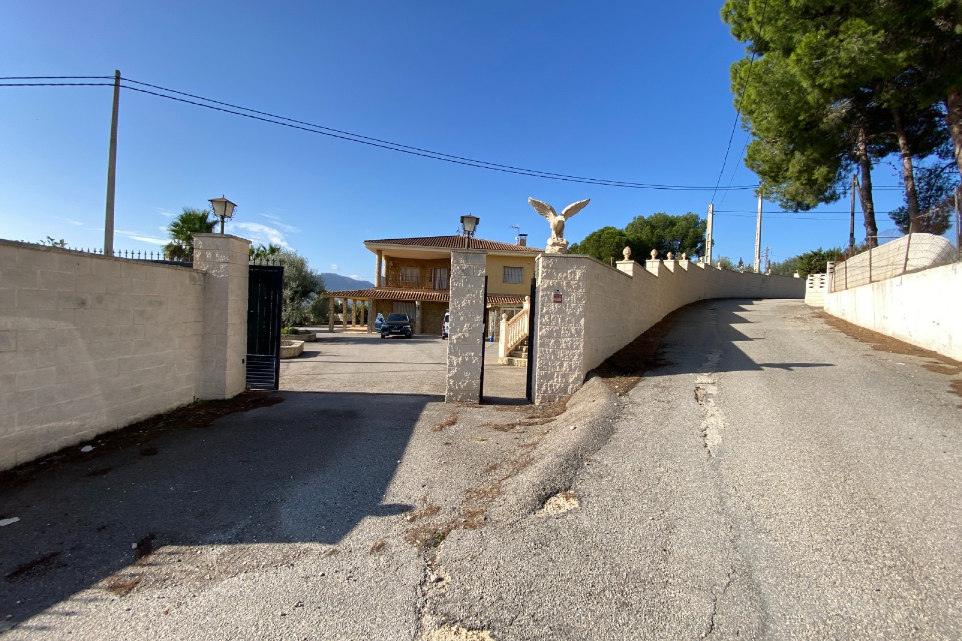 Resale - Villa - Sax