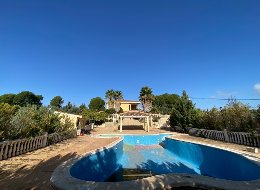 Resale - Villa - Sax