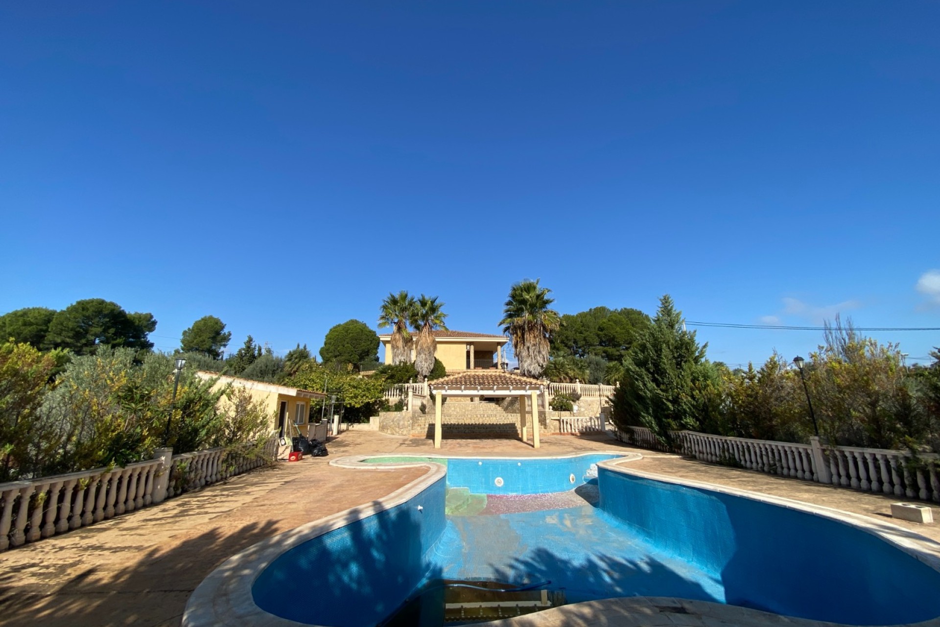 Resale - Villa - Sax