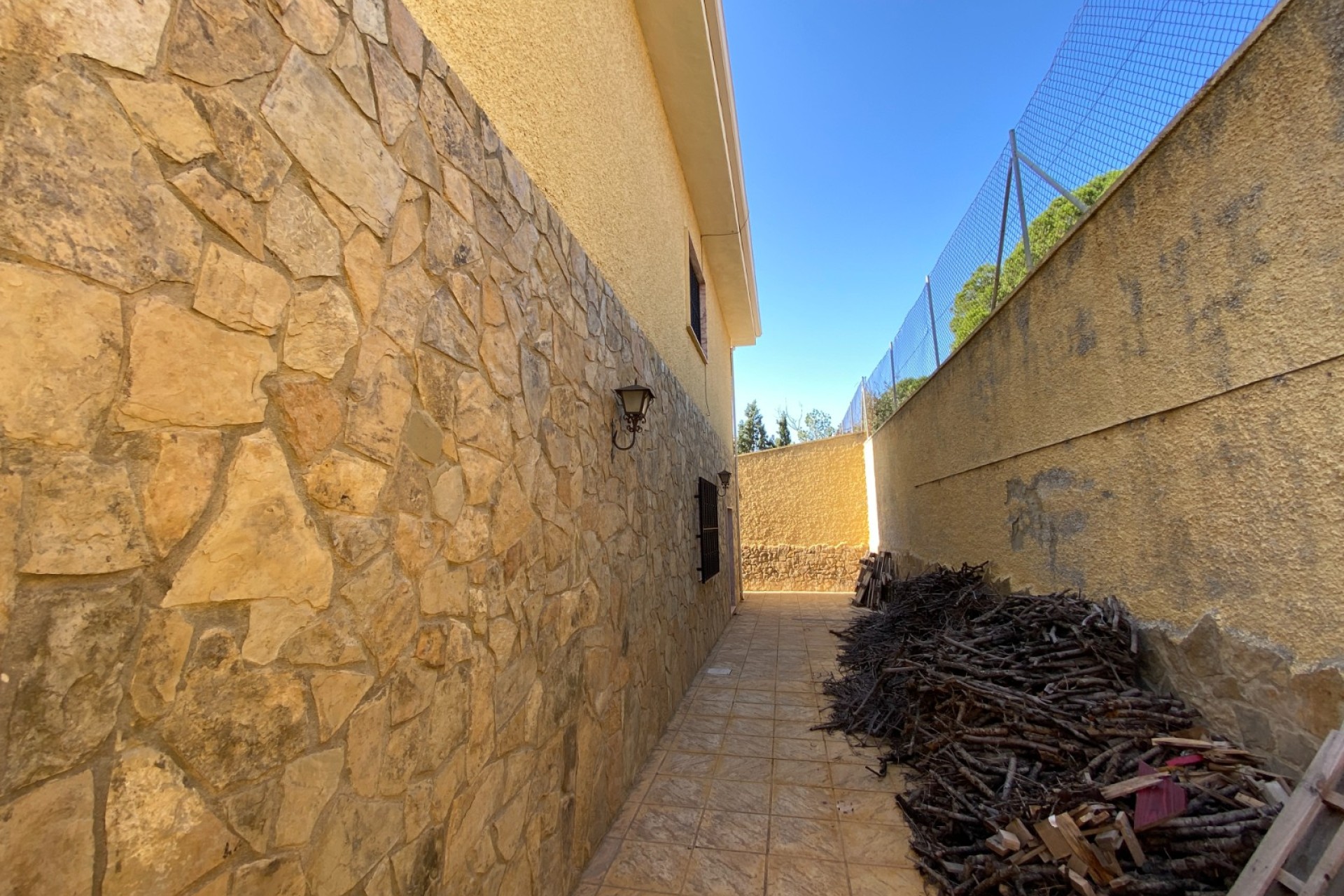 Resale - Villa - Sax