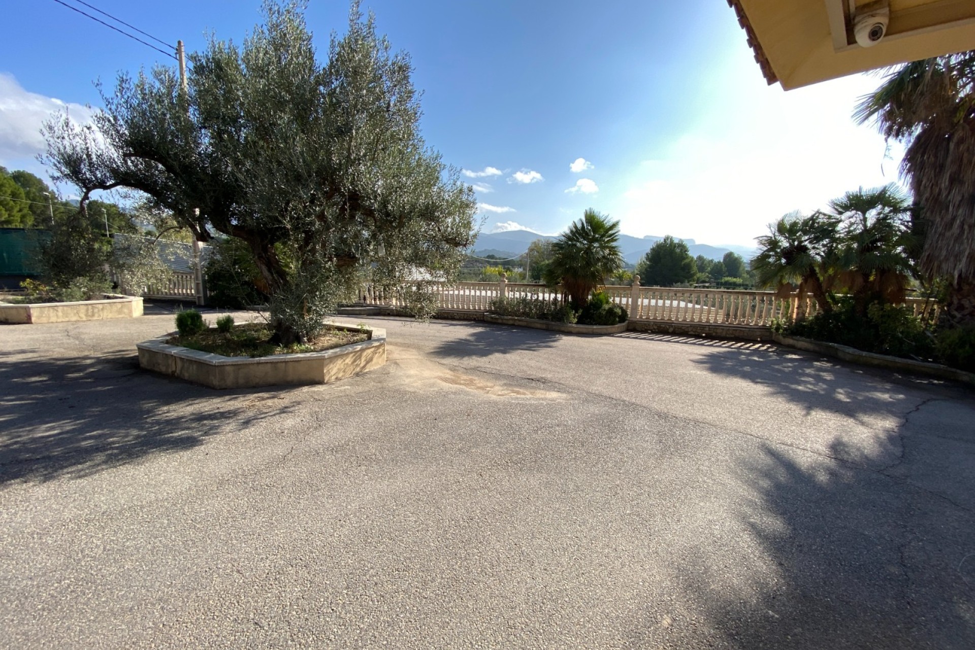 Resale - Villa - Sax