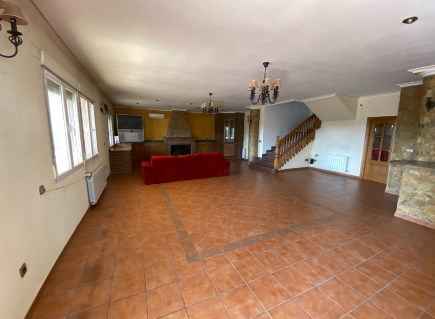 Resale - Villa - Sax