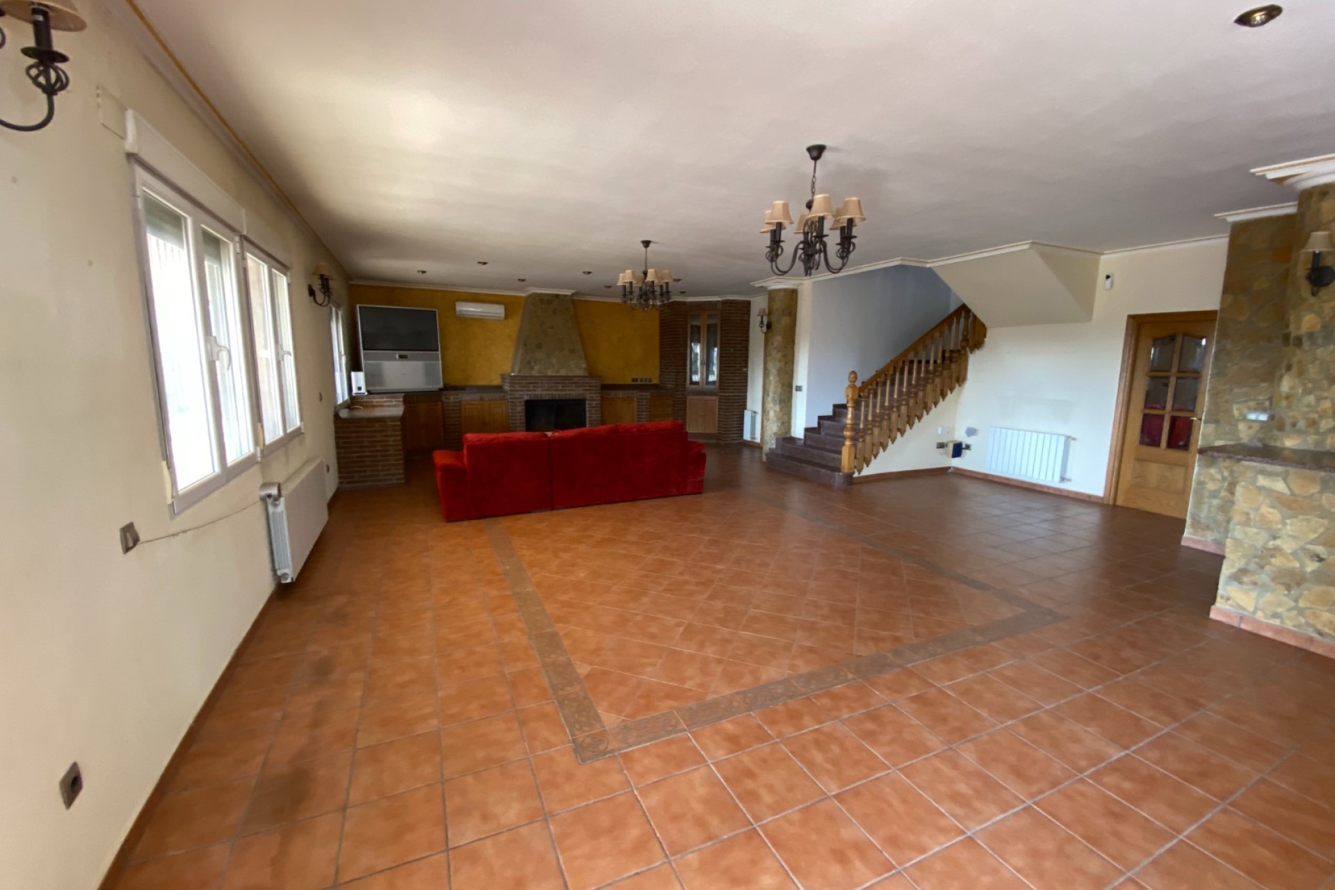 Resale - Villa - Sax