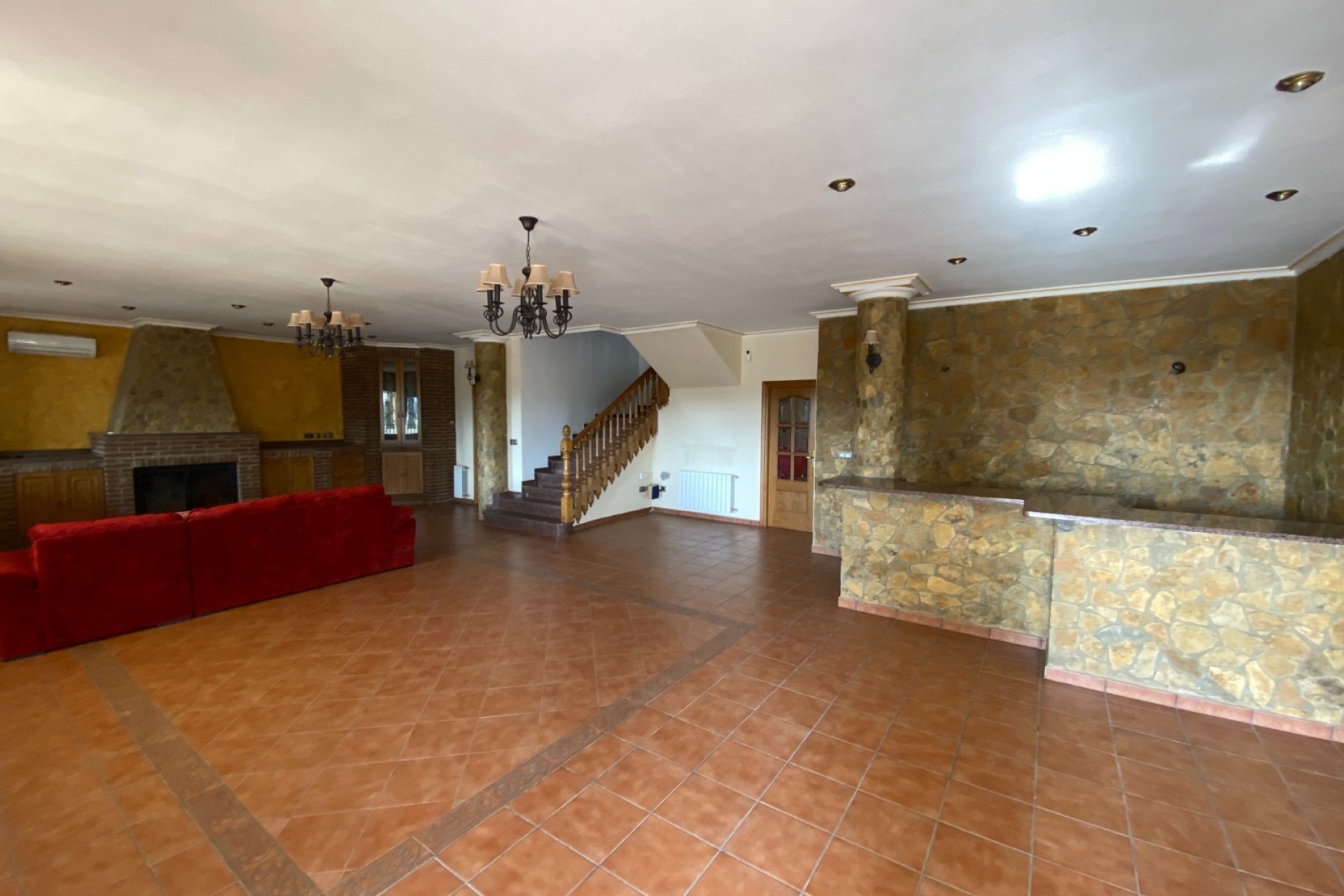 Resale - Villa - Sax