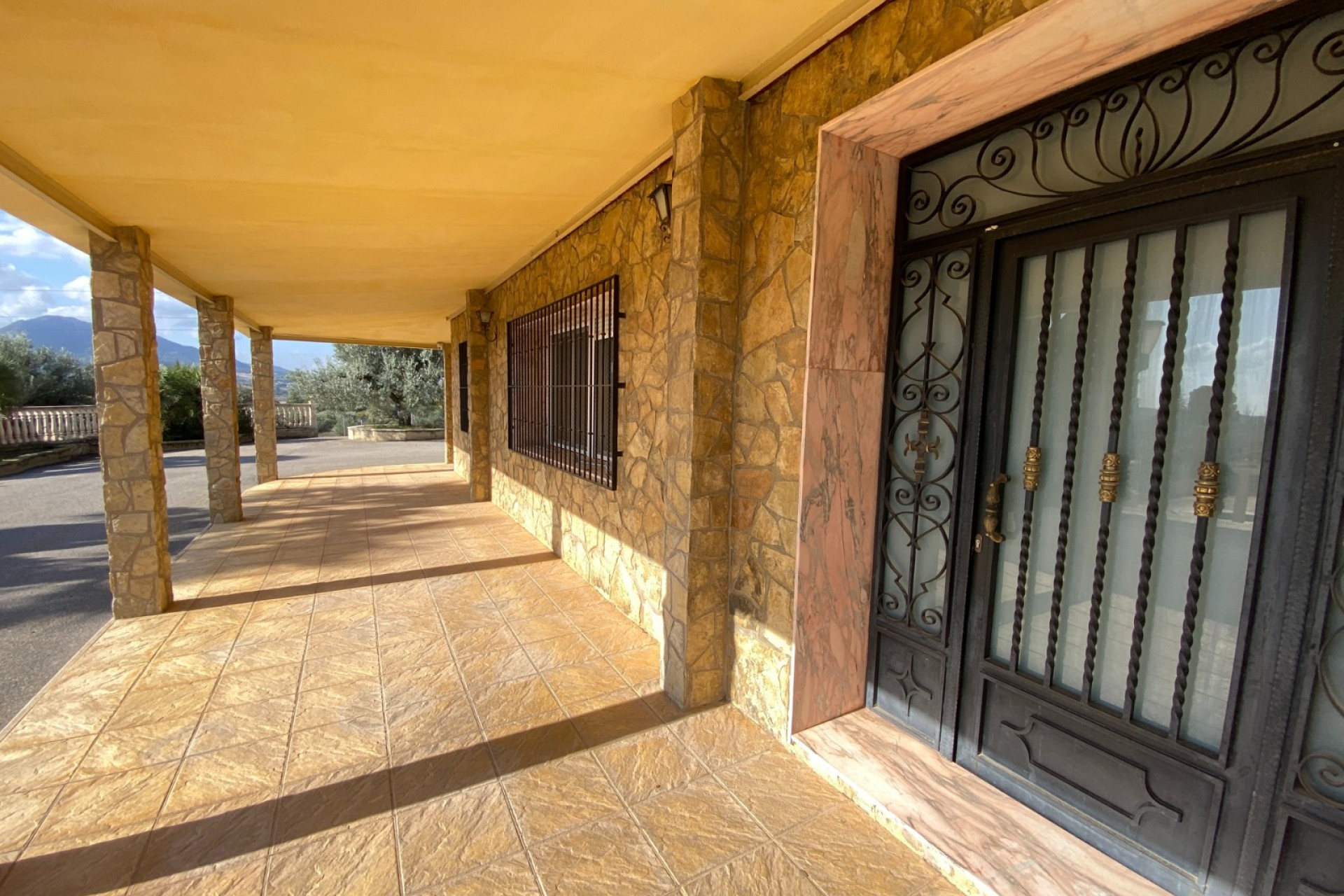 Resale - Villa - Sax