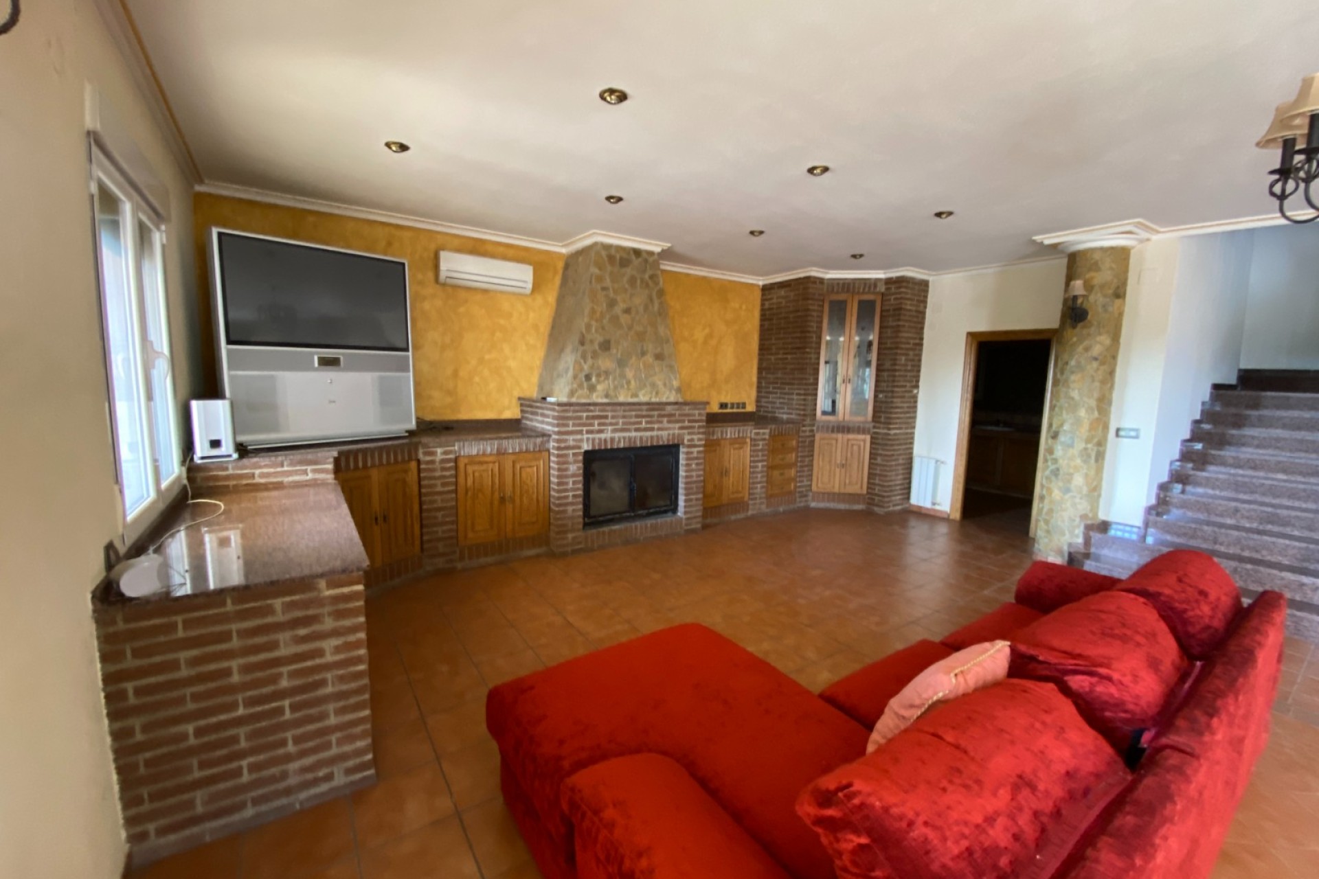 Resale - Villa - Sax