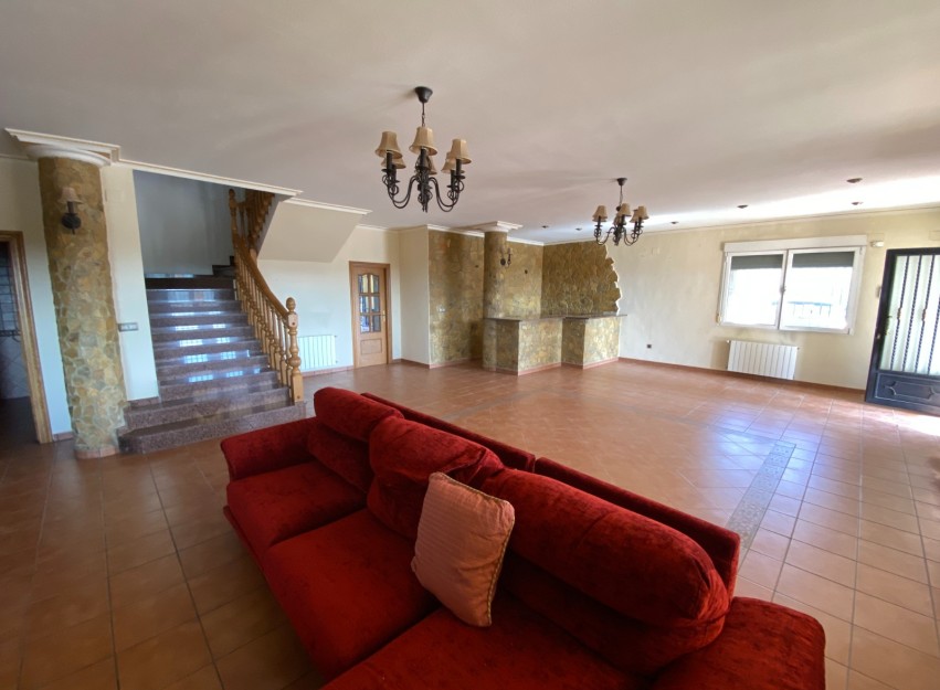 Resale - Villa - Sax