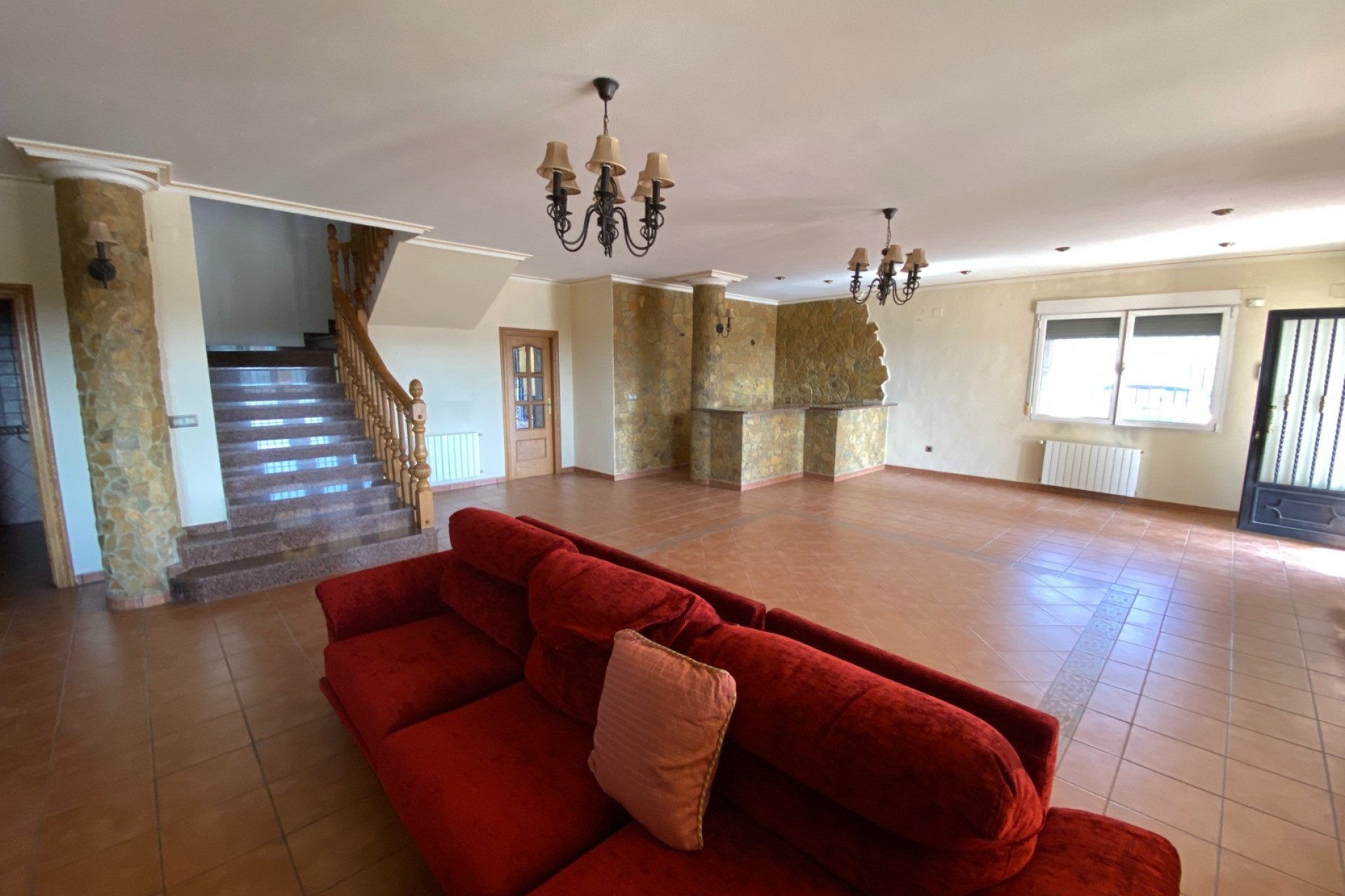 Resale - Villa - Sax