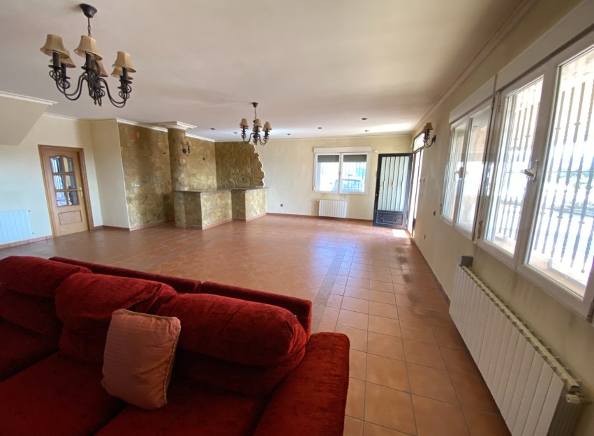 Resale - Villa - Sax