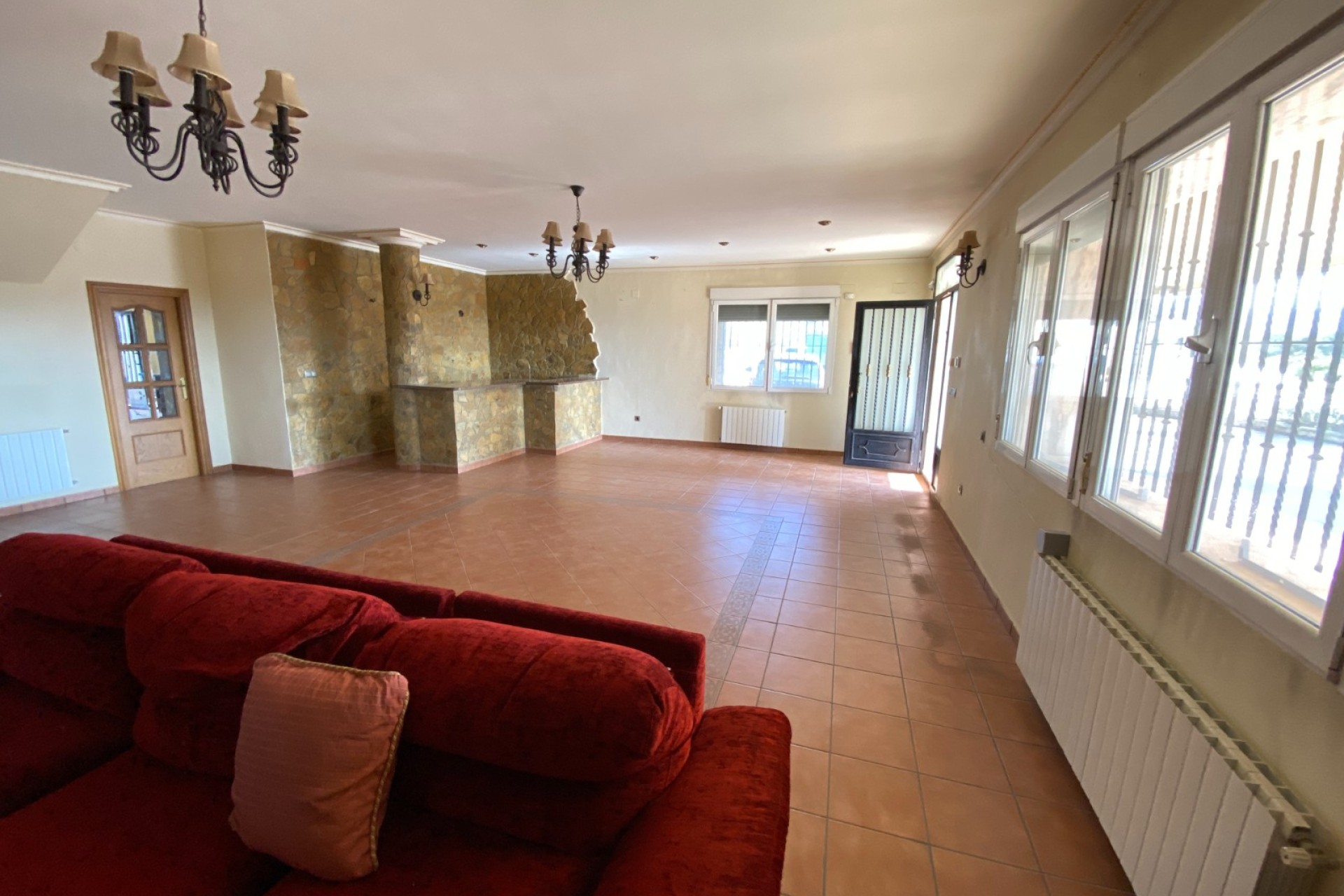 Resale - Villa - Sax