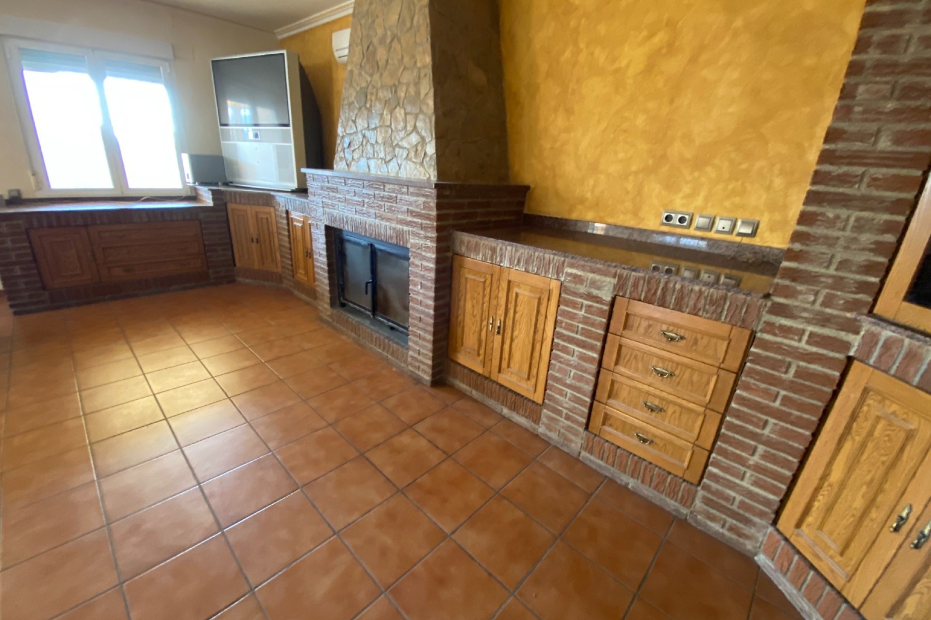 Resale - Villa - Sax