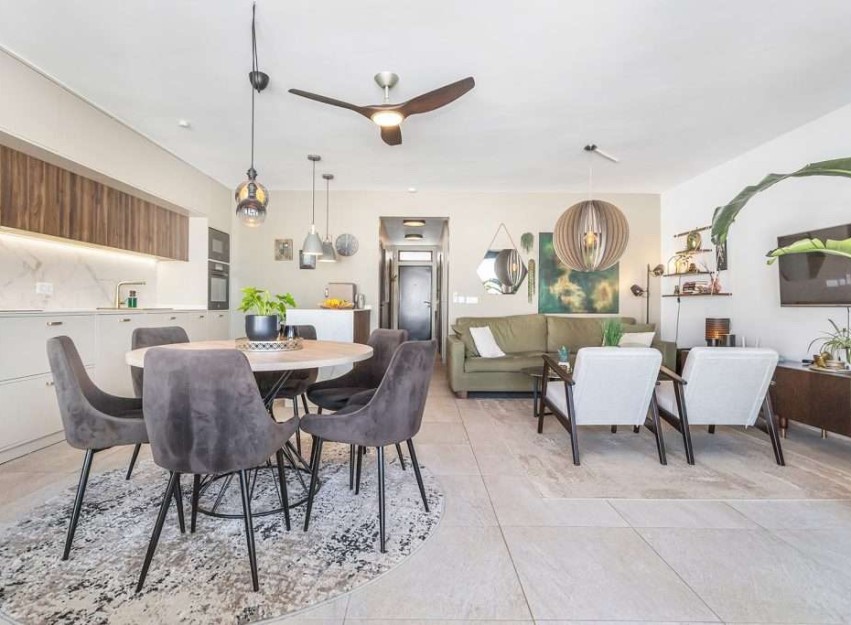 Resale - Villa / Semi-detached Villa - Torrevieja - Torreta Florida