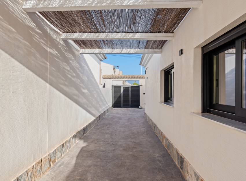 Resale - Villa - Torrevieja - El Chaparral