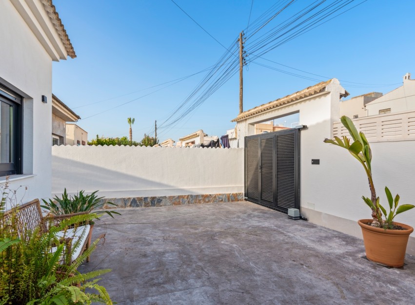 Resale - Villa - Torrevieja - El Chaparral