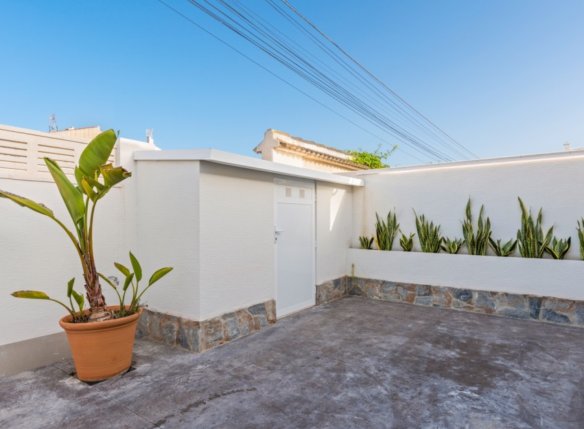 Resale - Villa - Torrevieja - El Chaparral