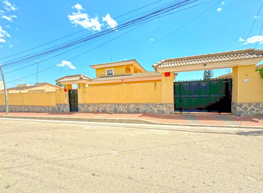 Resale - Villa - Torrevieja - Los Balcones - Los Altos del Edén