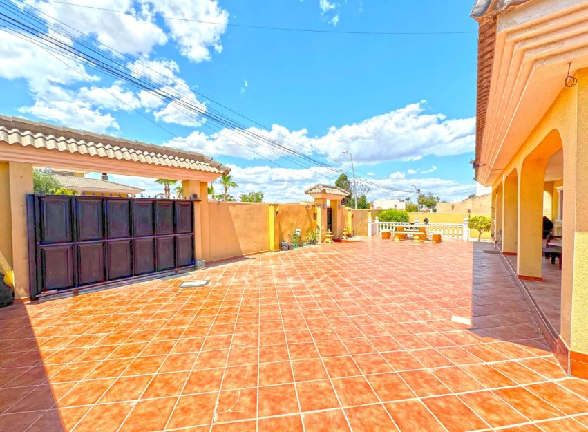 Resale - Villa - Torrevieja - Los Balcones - Los Altos del Edén