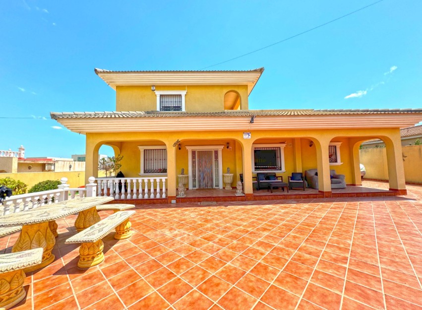 Resale - Villa - Torrevieja - Los Balcones - Los Altos del Edén
