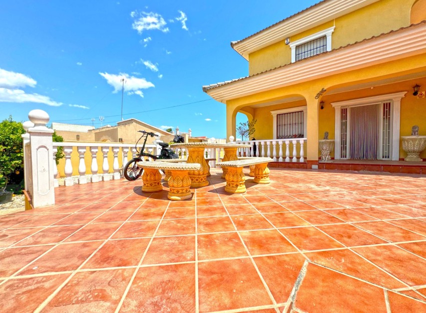 Resale - Villa - Torrevieja - Los Balcones - Los Altos del Edén