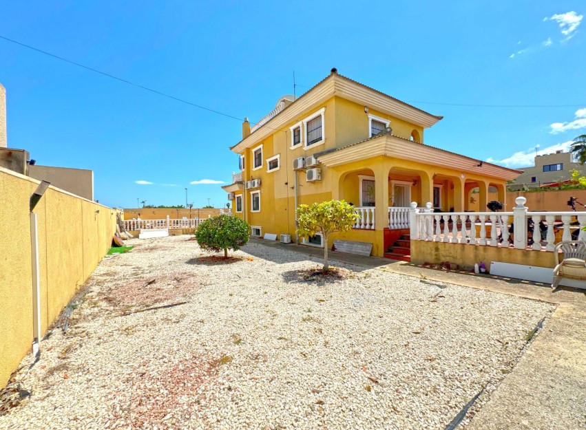 Resale - Villa - Torrevieja - Los Balcones - Los Altos del Edén