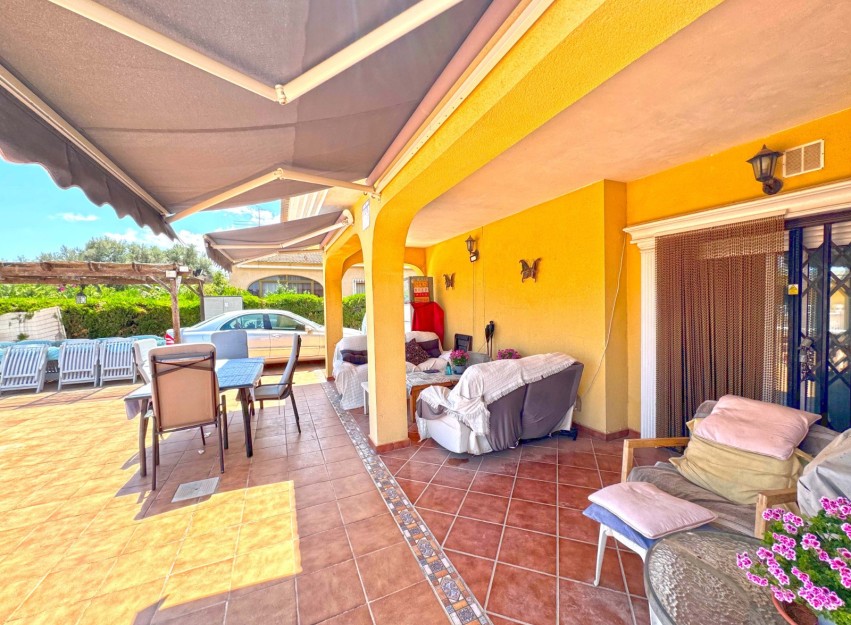 Resale - Villa - Torrevieja - Los Balcones - Los Altos del Edén