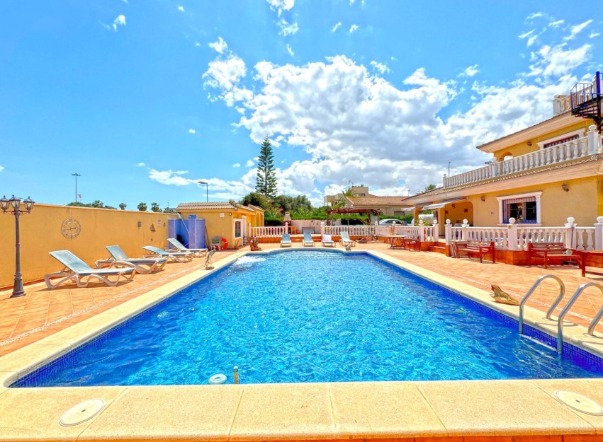 Resale - Villa - Torrevieja - Los Balcones - Los Altos del Edén