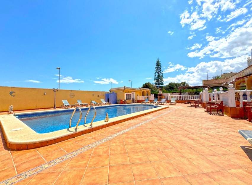 Resale - Villa - Torrevieja - Los Balcones - Los Altos del Edén