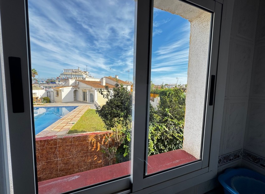 Resale - Villa - Torrevieja - Punta Prima