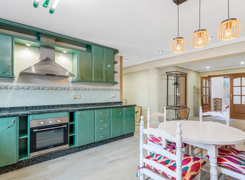 Resale - Villa - Torrevieja