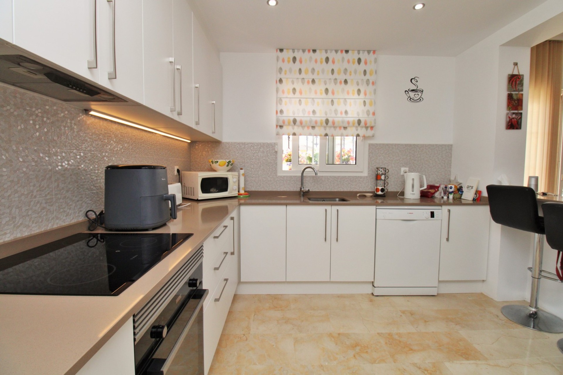 Resale - Villa - Villamartín - Los Dolses