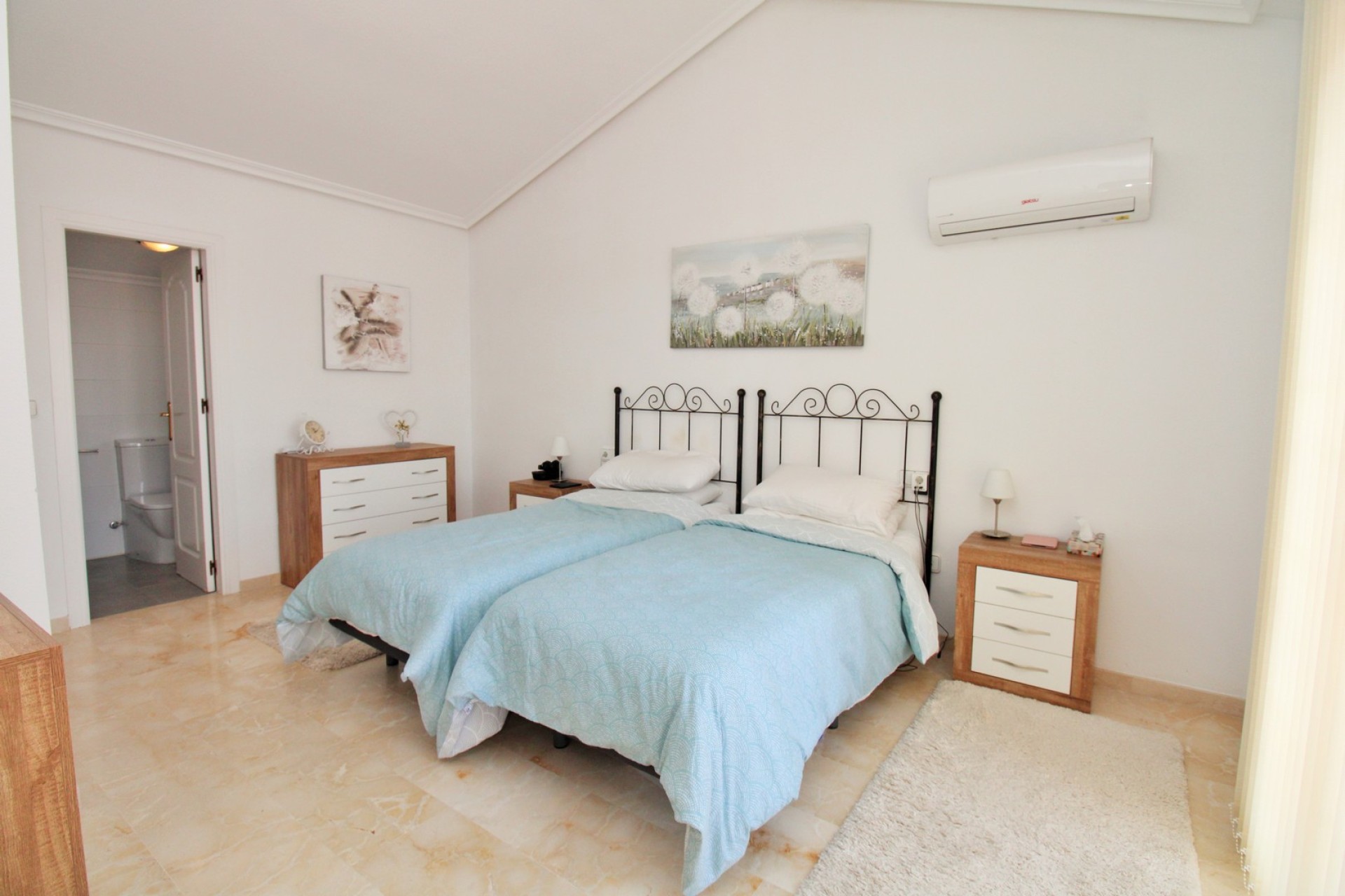 Resale - Villa - Villamartín - Los Dolses